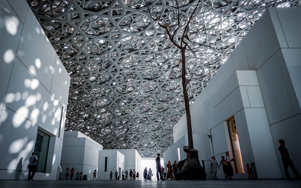 Von Dubai aus: Abu Dhabi Ganztägige Stadtrundfahrt mit Louvre Museum & Sheikh Zayed Grand Mosque — 3