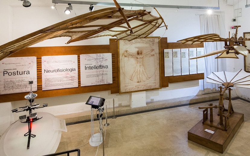 Leonardo da Vinci Museum exhibit with flying machine models and Vitruvian Man drawing.