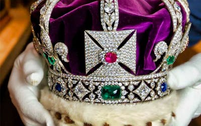 Tower of London Crown Jewels tickets with St. Paul's Cathedral and Thames River Cruise