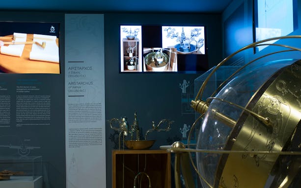 Exhibit of ancient Greek technology featuring Aristarchus of Samos innovations.