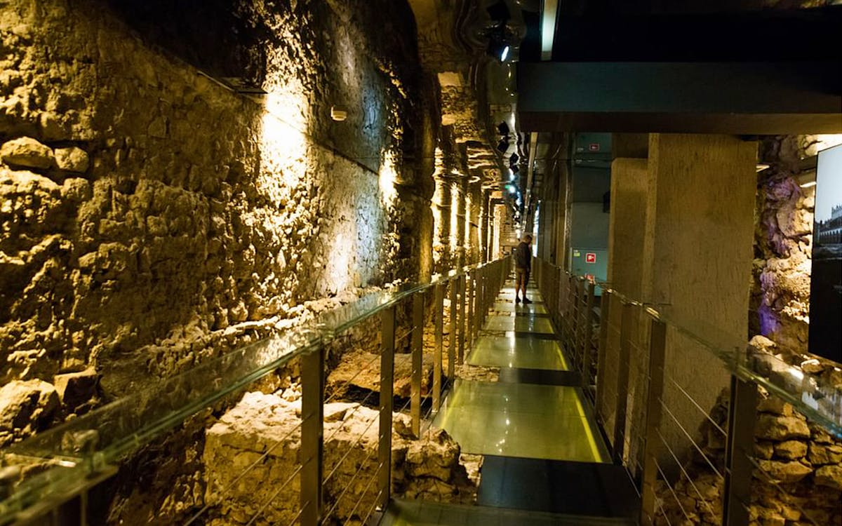 wawel castle, cathedral and rynek underground museum: guided tour with lunch-4 wawel castle, cathedral and rynek underground museum: guided tour with lunch-4