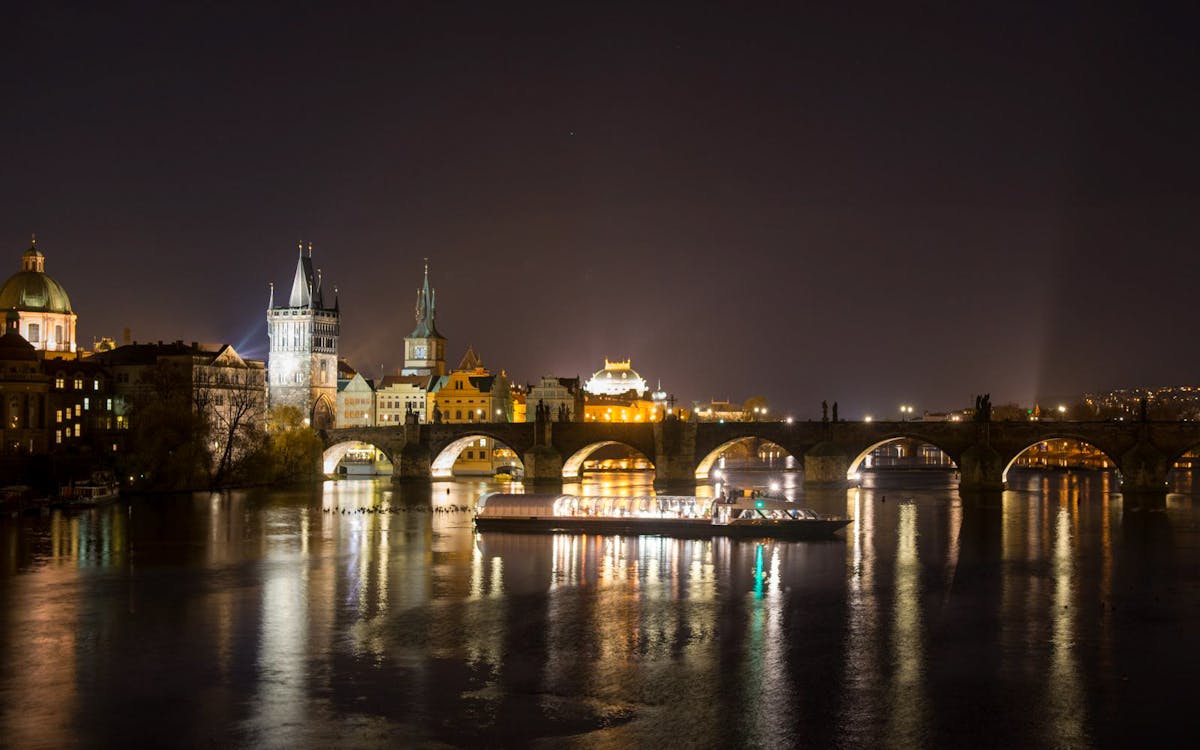 praga à noite: cruzeiro de 3 horas com jantar e música ao vivo-16 praga à noite: cruzeiro de 3 horas com jantar e música ao vivo-16