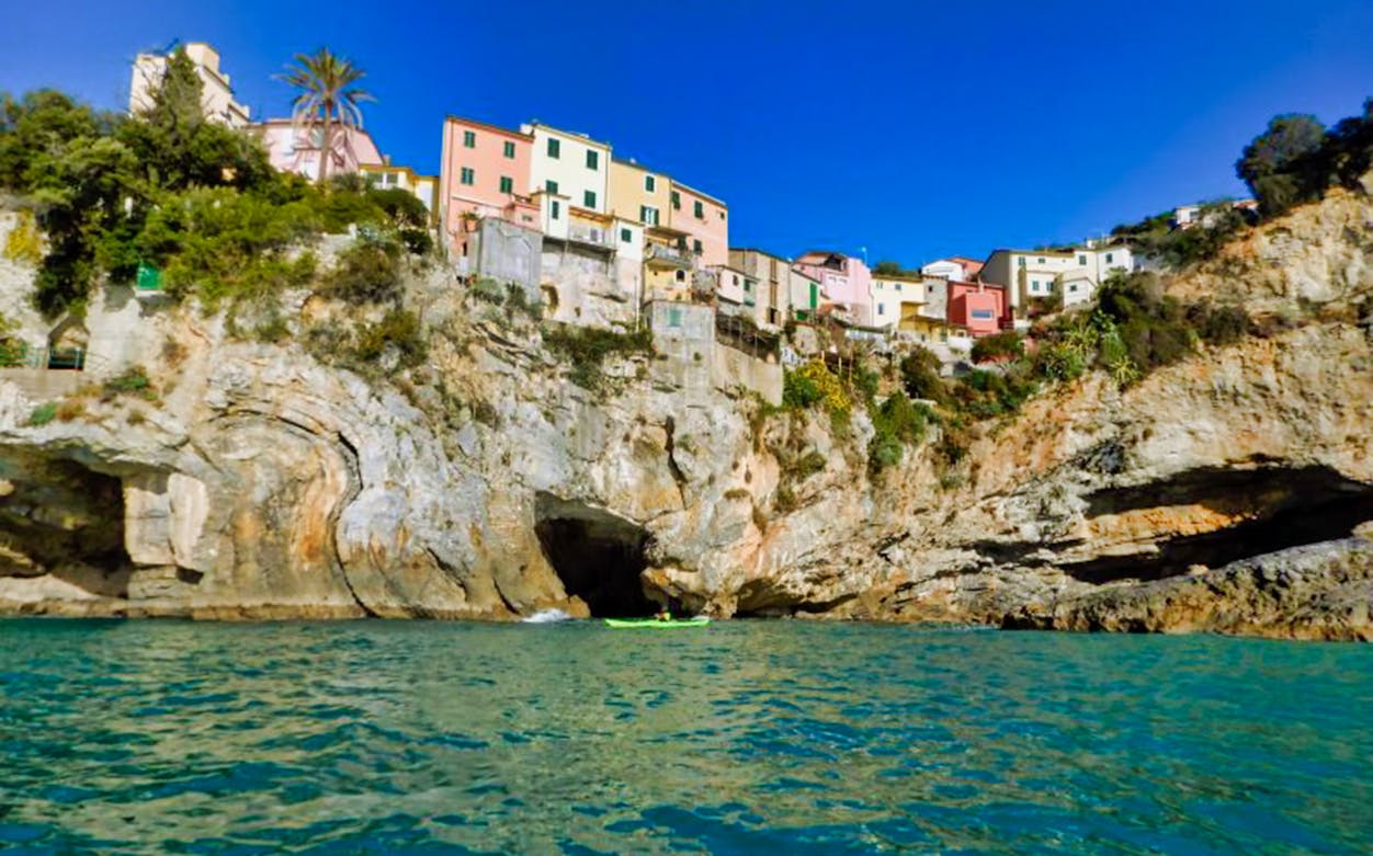 Colorful houses on cliffs above the sea in Vernazza, Cinque Terre boat tour.