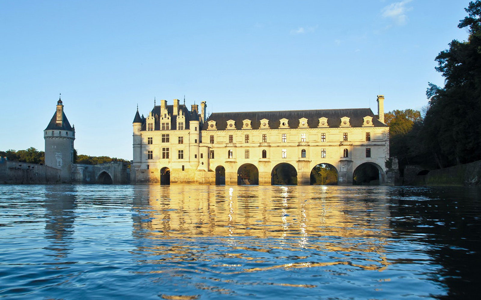 Château de Chenonceau reflecting on the Cher River, Chaumont sur Loire, Blois.