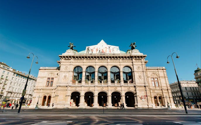 Vienna State Opera building on Old Town Vienna e-bus tour.