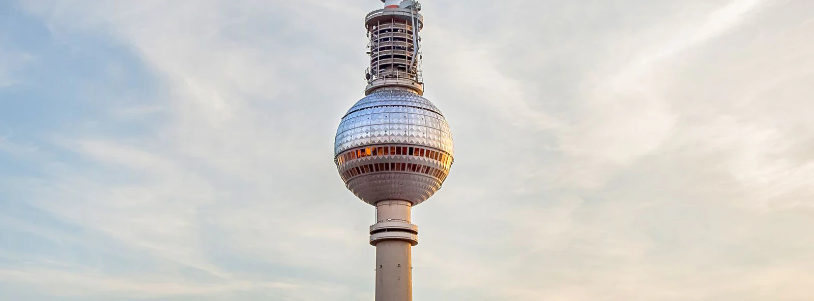 https://cdn-imgix.headout.com/tour/29564/TOUR-IMAGE/ec208e5b-88d3-4b3d-b2eb-19b5e3839aea-15800-berlin-berlin-tv-tower-fast-view-ticket---breakfast-01-4-.jpg