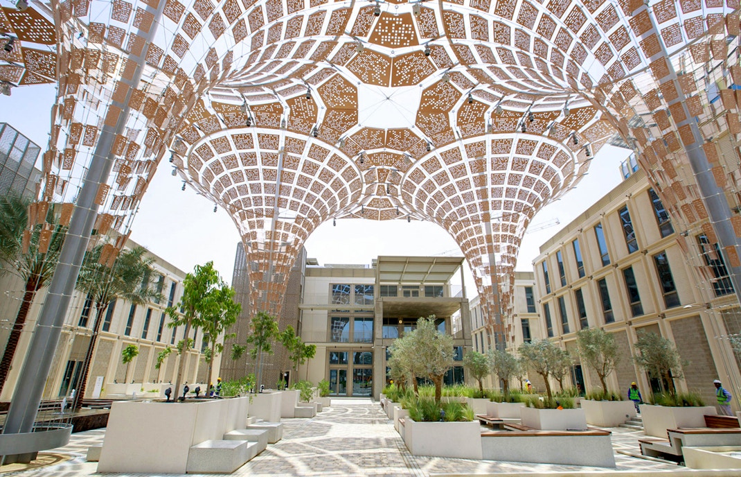 WHAT TO WEAR IN DUBAI- What to Wear While Shopping Locally