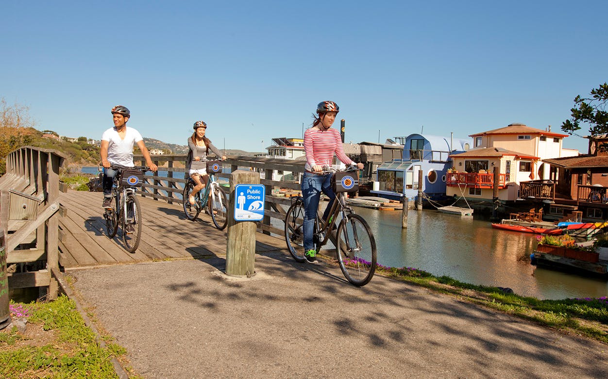Cyclists on a bridge during Golden Gate Bridge to Sausalito guided bike tour.
