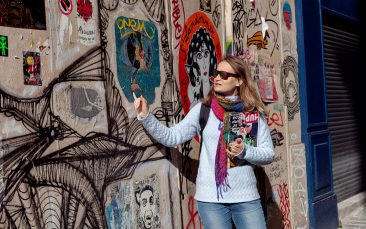 montmartre street art with an artist-2 montmartre street art with an artist-2