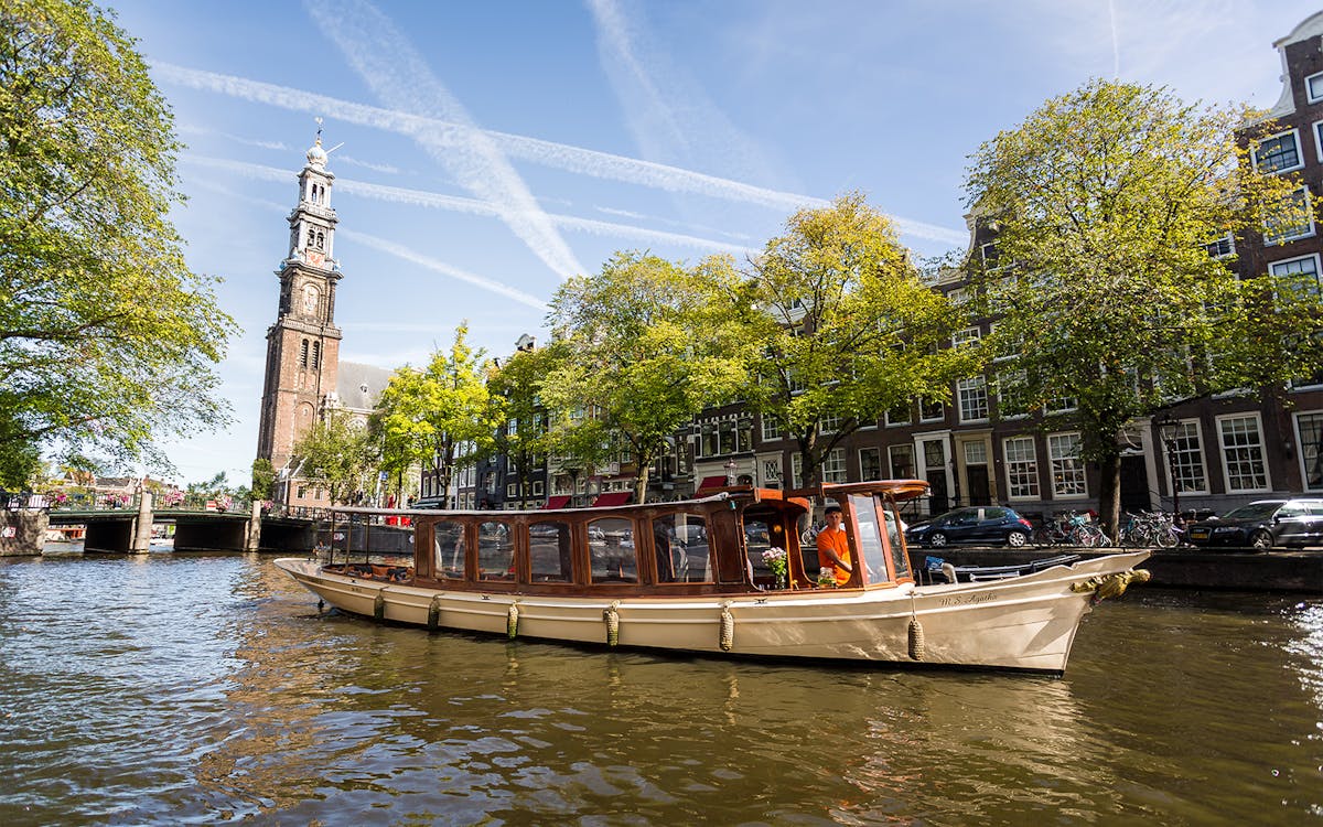 amsterdam classic canal cruise with cheese and drinks-4 amsterdam classic canal cruise with cheese and drinks-4