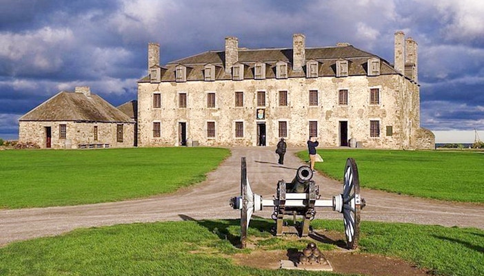 Niagara Falls USA tour with view of Old Fort Niagara and cascading waterfalls.