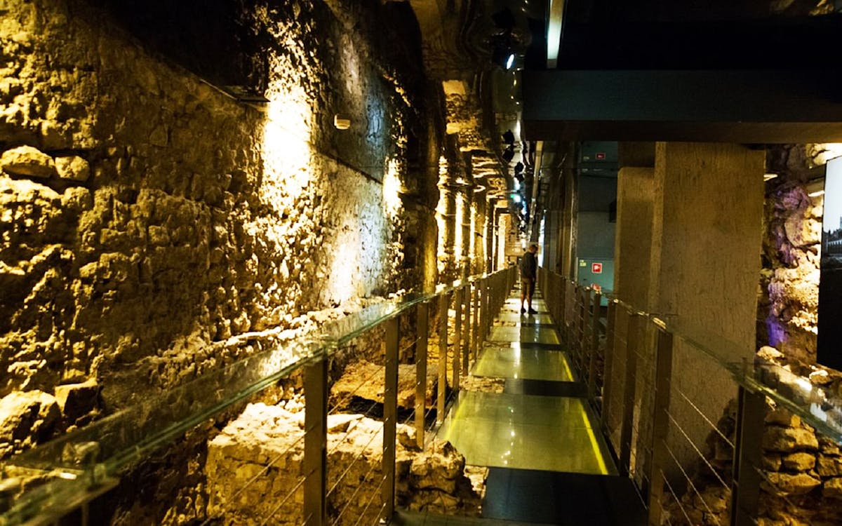 krakow: old town by golf cart, wawel and underground museum: guided tour-6 krakow: old town by golf cart, wawel and underground museum: guided tour-6
