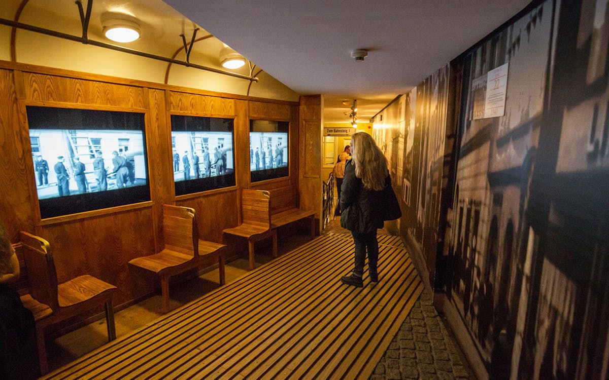 kazimierz by golf cart + schindler's factory museum tour-3 kazimierz by golf cart + schindler's factory museum tour-3