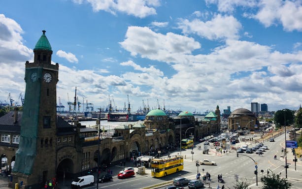 Reeperbahn street view in Hamburg with Wischen Hafen, Michel, and Rathaus landmarks.