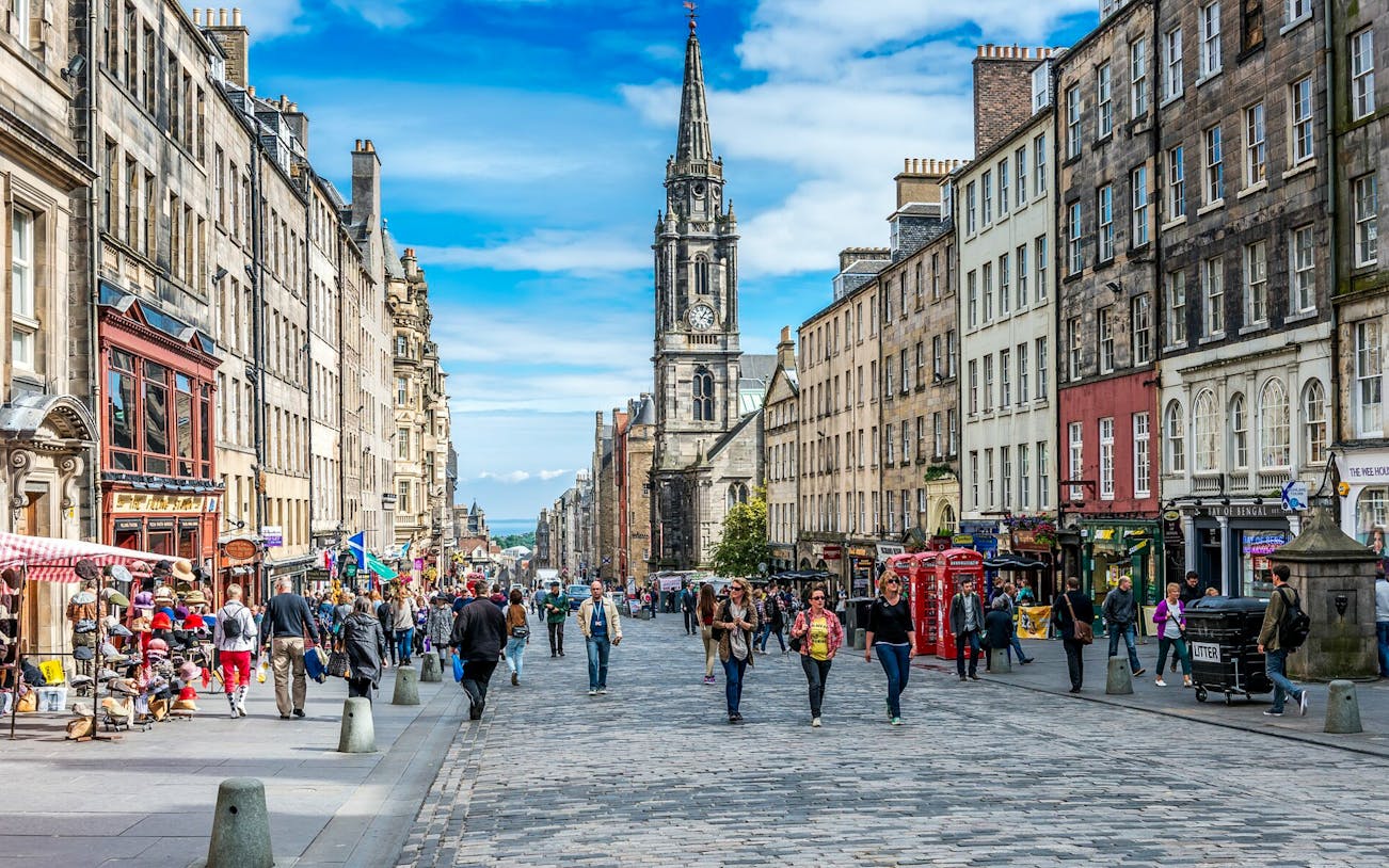 Royal Mile street view in Edinburgh with St. Giles' Cathedral in the background.