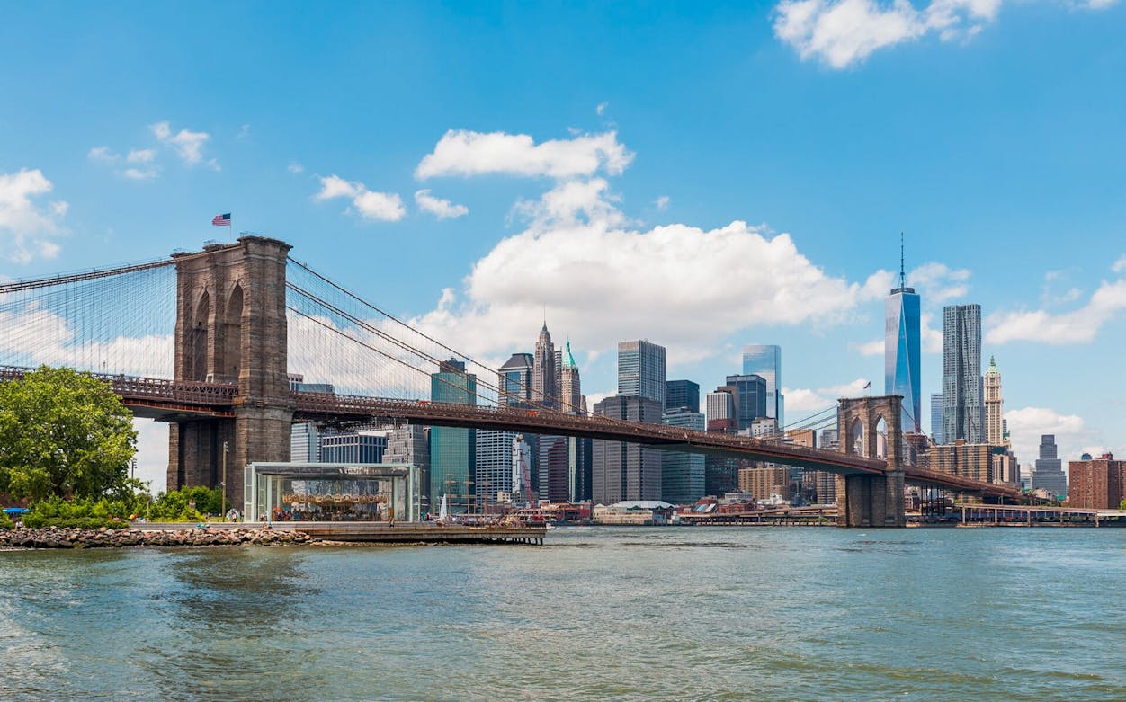 Brooklyn Bridge and Manhattan skyline on a sunny day, New York Self Guided Audio Tour.