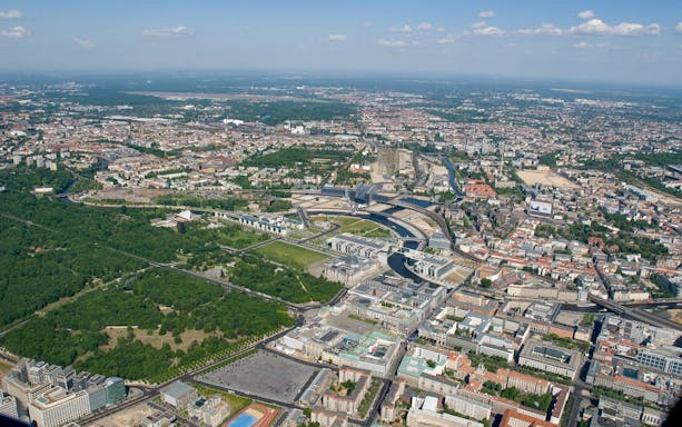 Aerial view of Berlin cityscape with landmarks and green spaces, part of Rundflug Berlin Brandenburg tour.