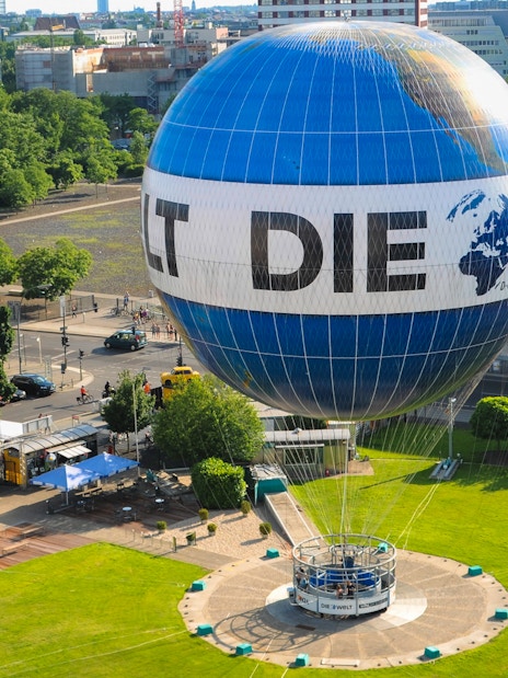 Hot air balloon ride in Berlin cityscape, Aufstieg mit dem Weltballon-7.