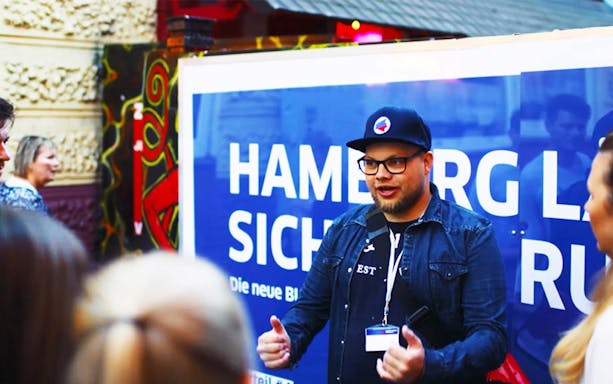 Tour guide speaking to a group on the Reeperbahn in Hamburg.