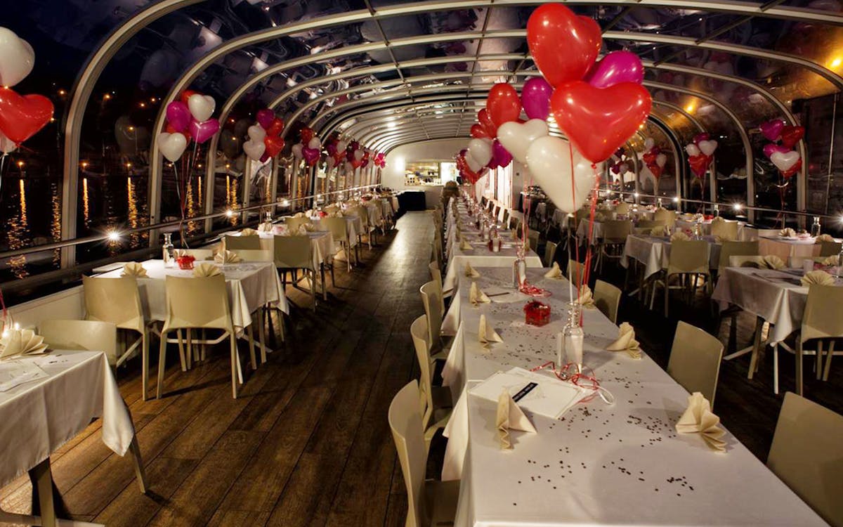 valentine’s day: romantic candle-lit dinner cruise with live music-3 valentine’s day: romantic candle-lit dinner cruise with live music-3