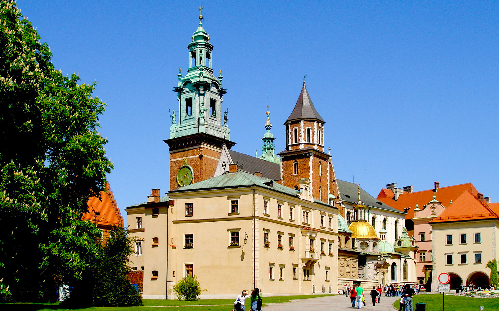 Krakow: Guided Wawel Tour, Lunch, and Vistula River Cruise