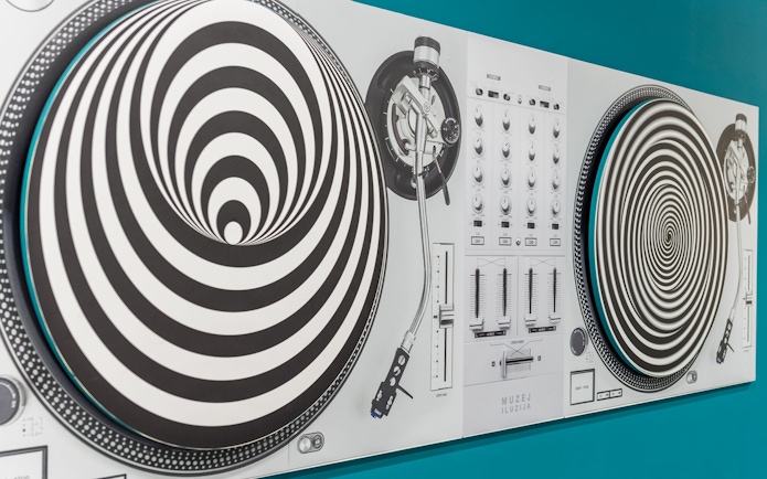 Turntable illusion exhibit at Museum of Illusions, Thessaloniki.