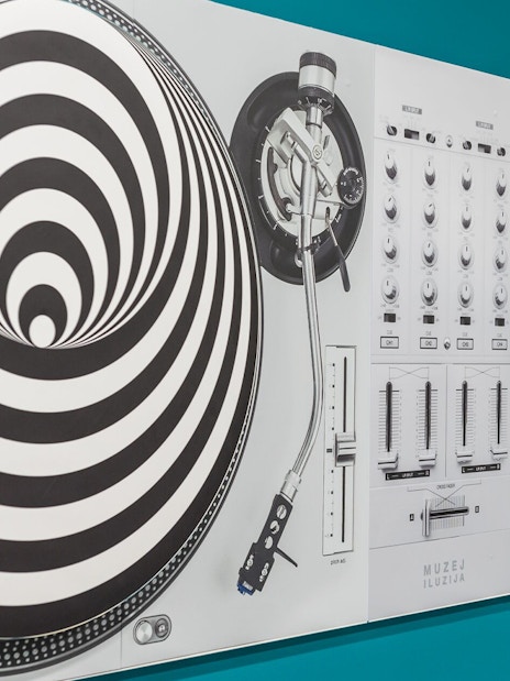 Turntable illusion exhibit at Museum of Illusions, Thessaloniki.