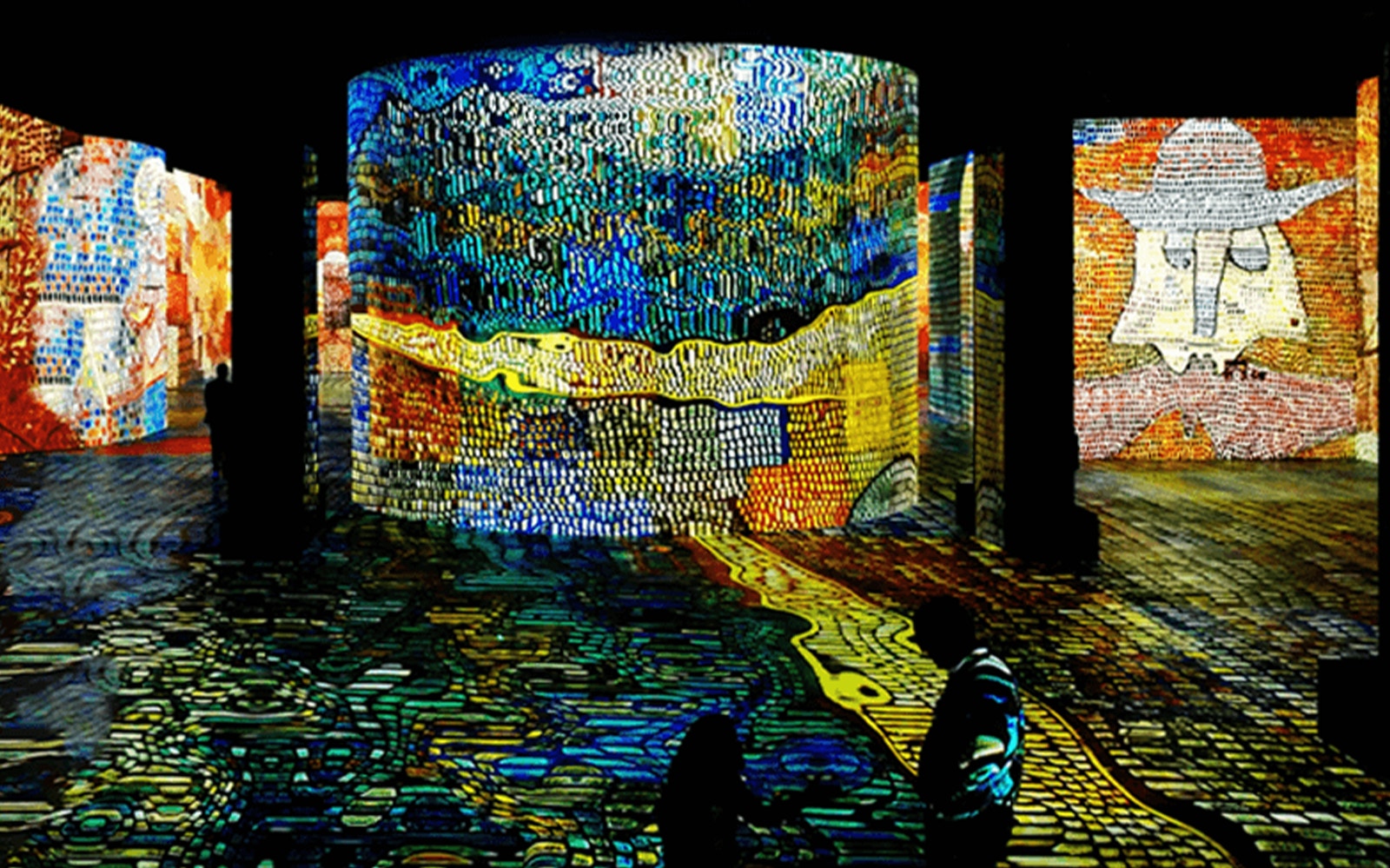 Infinity des Lumières exhibit featuring vibrant digital art by Gaudi, Kandinsky, and Klee.