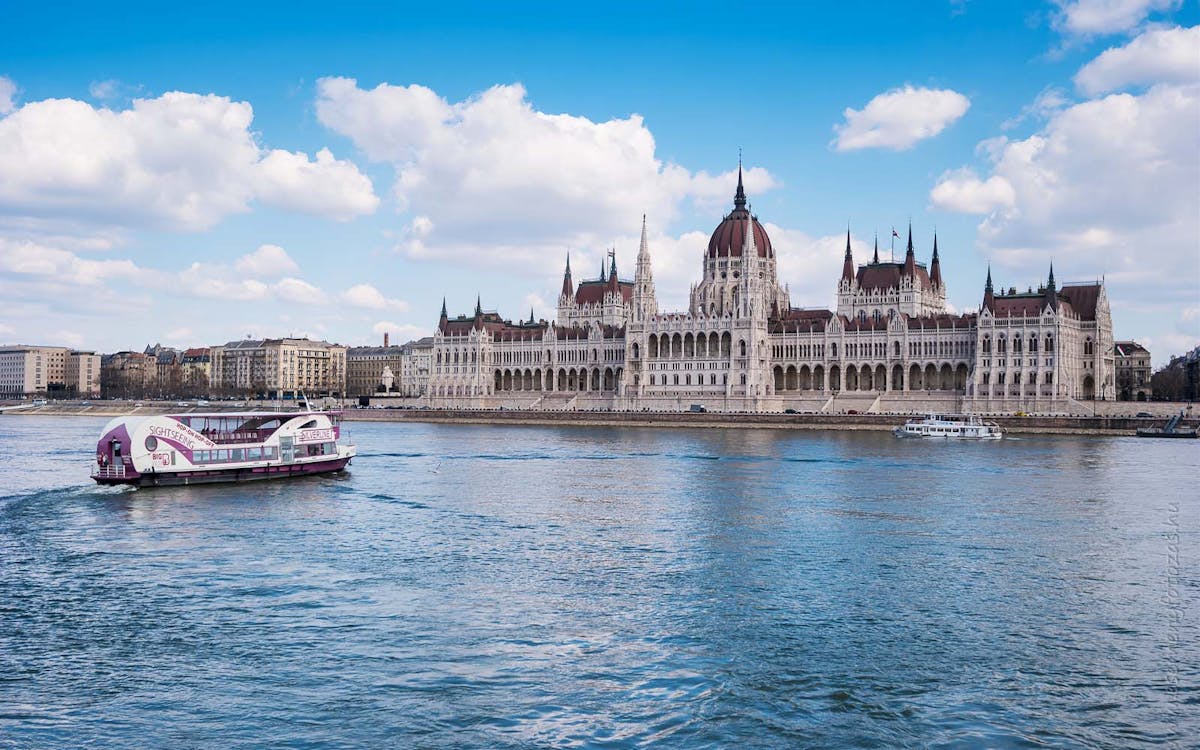 budapest booze cruise with unlimited drinks-0 budapest booze cruise with unlimited drinks-0