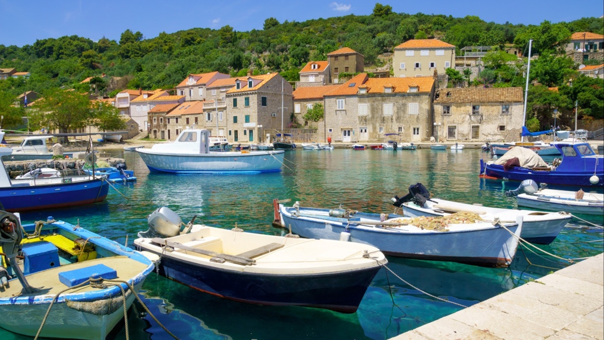https://cdn-imgix.headout.com/tour/31512/TOUR-IMAGE/b762318e-1bec-48be-9230-45a8a10cba55-16653-dubrovnik-dubrovnik-island-hopping-cruise-in-the-elaphites-01.png