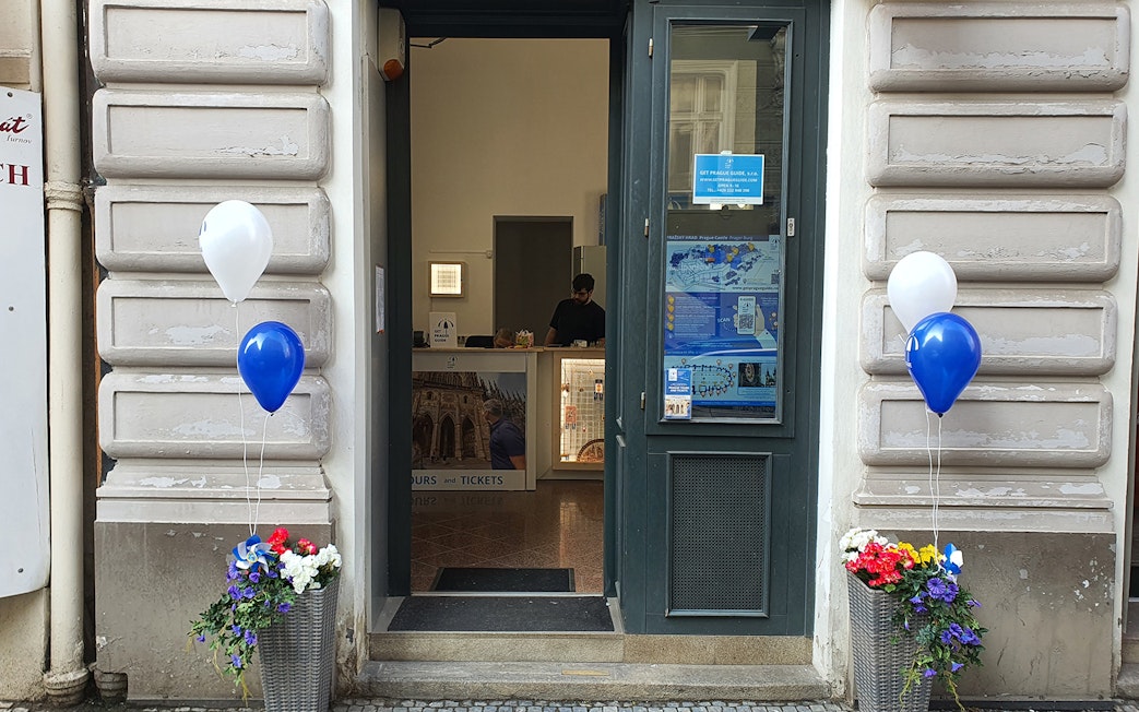 Ticket office entrance for Prague Castle, Jewish Town, and Astronomical Clock tours.