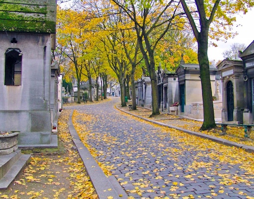 emily in paris luoghi parigi