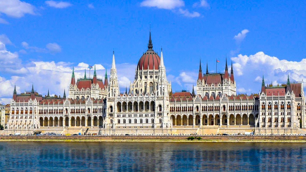 Hungarian Parliament PYV