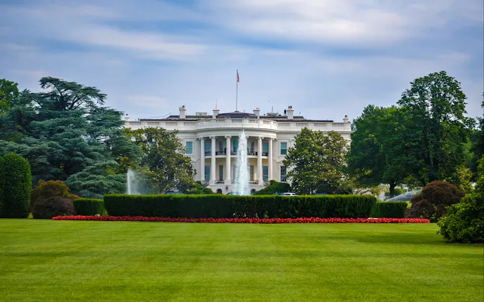 White House with fountain and gardens, Washington, DC Highlights Guided Bus Tour.