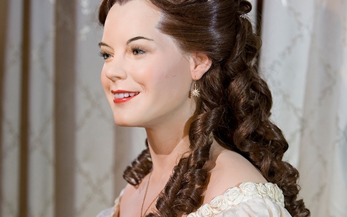 Wax figure of a woman with curled hair at Panoptikum - Das Wachsfigurenkabinett.