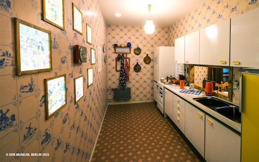 DDR Museum kitchen exhibit in Berlin with vintage decor and appliances.