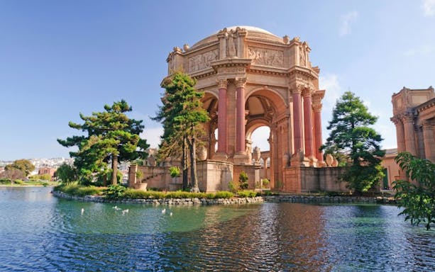 Palace of Fine Arts in San Francisco with surrounding lagoon on a sunny day.