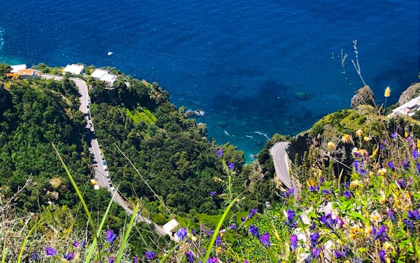 Path of the Gods hiking trail with coastal view, Amalfi Coast, Italy.
