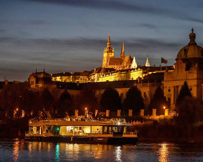 Prague Evening River Cruise with Prosecco