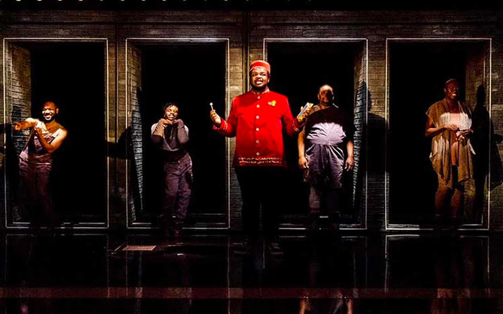 Gli artisti sul palco durante il musical “A Strange Loop”.