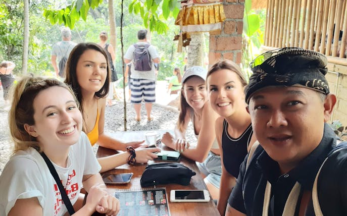Group enjoying a meal at a Bali café during a private car tour.