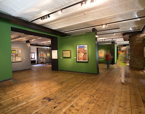 KUNST HAUS WIEN exterior with colorful Hundertwasser architecture in Vienna, Austria.