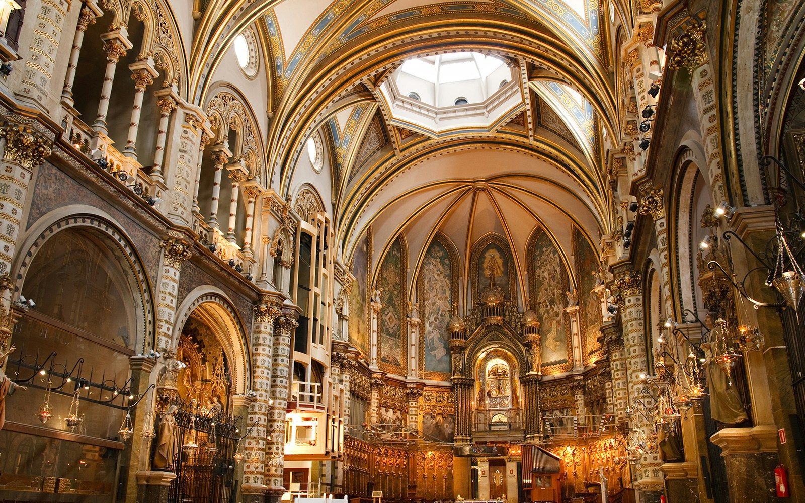 Basilica leading to the Black Madonna statue