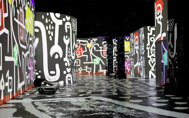 Immersive digital art display at Infinity des Lumières, Dubai.