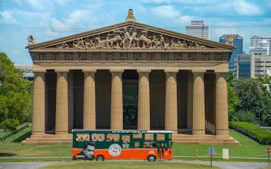 Nashville Parthenon with Old Town Trolley Tour bus in front.