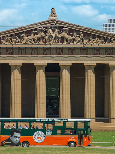 Nashville Parthenon with Old Town Trolley Tour bus in front.