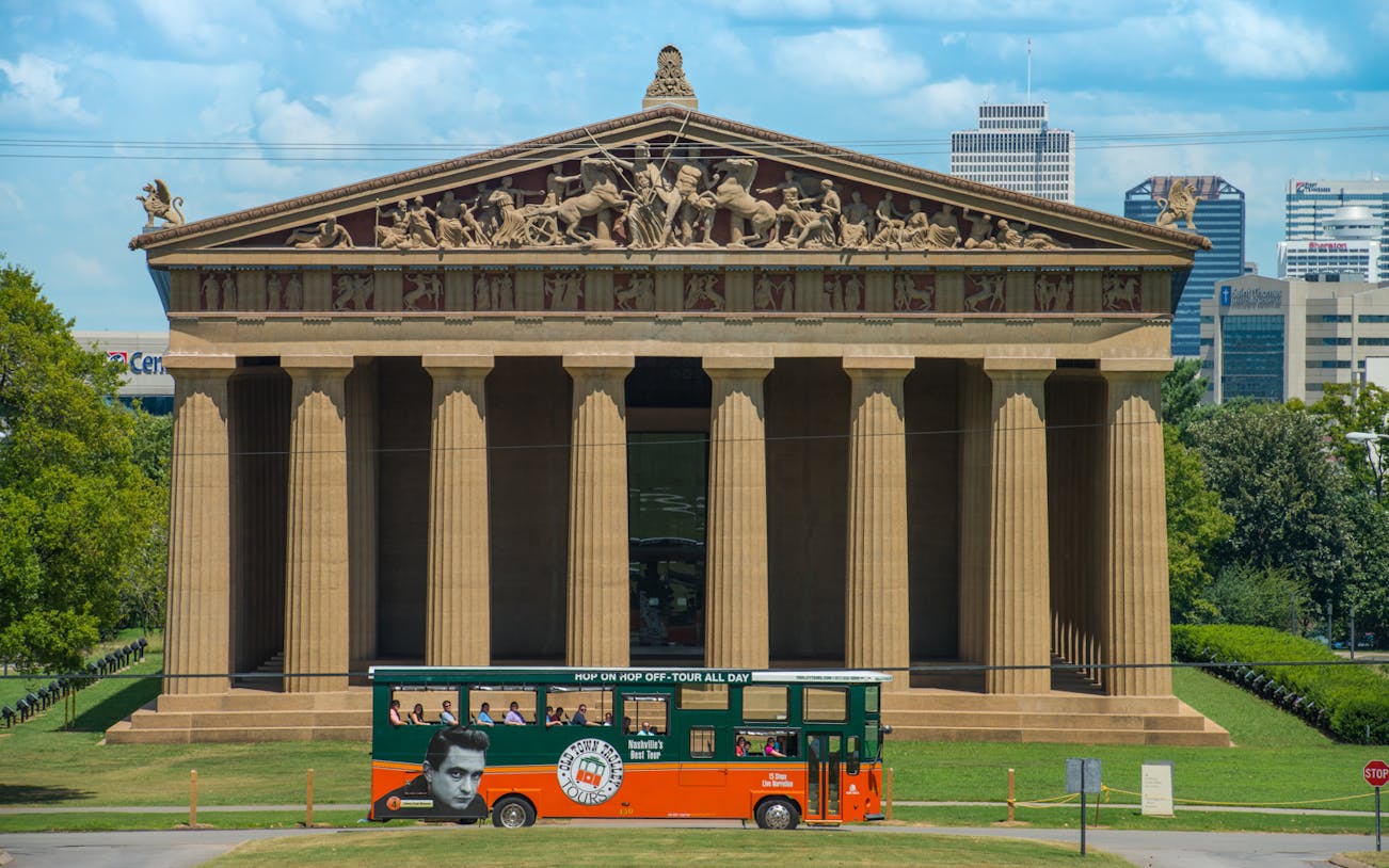 Nashville Parthenon with Old Town Trolley Tour bus in front.