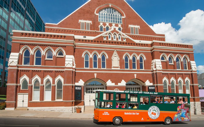Trolley in front of Ryman Auditorium on Nashville hop-on hop-off tour.