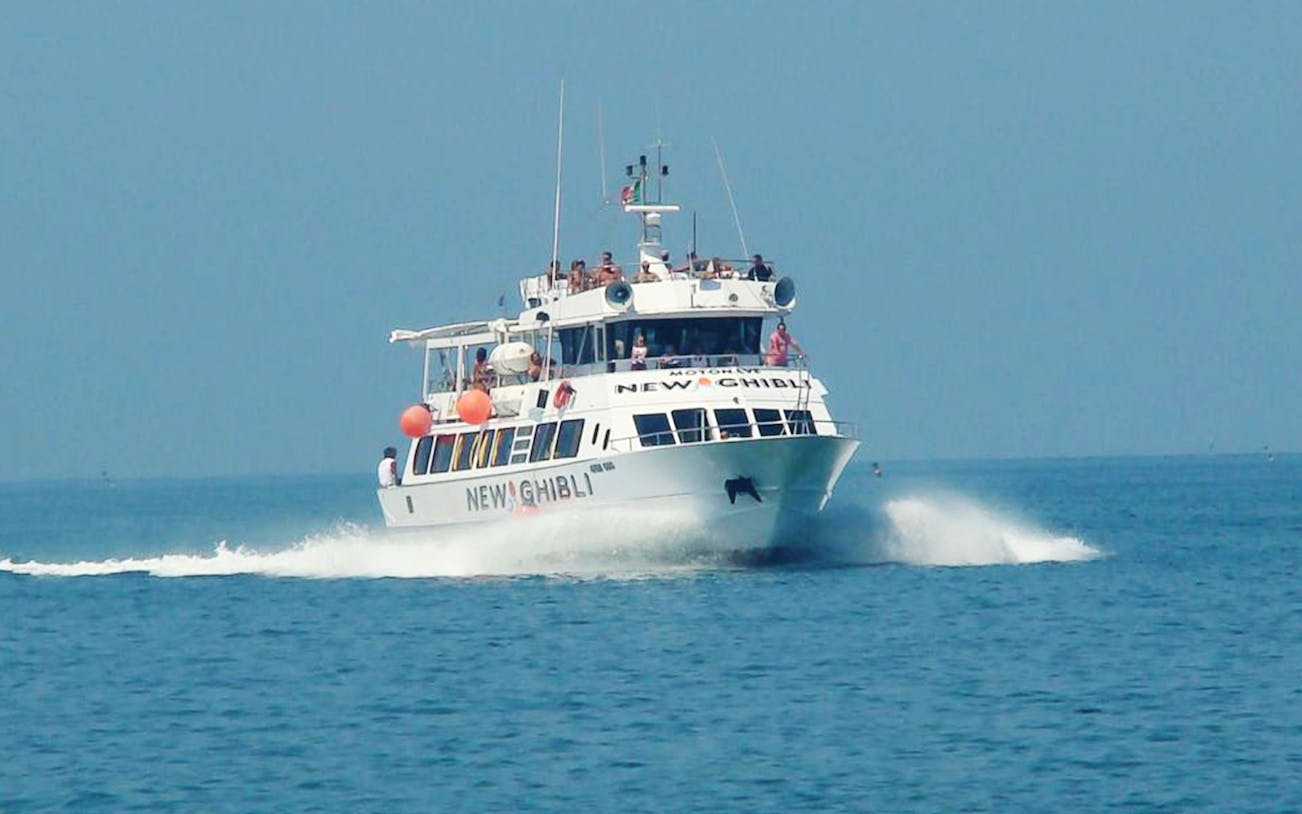 Boat cruising on the Adriatic Sea during Riviera Romagnola half-day tour.
