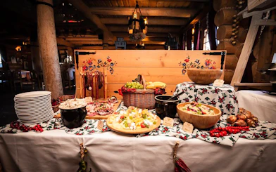 Buffet table with traditional Polish dishes and sausages at a folk show dinner.